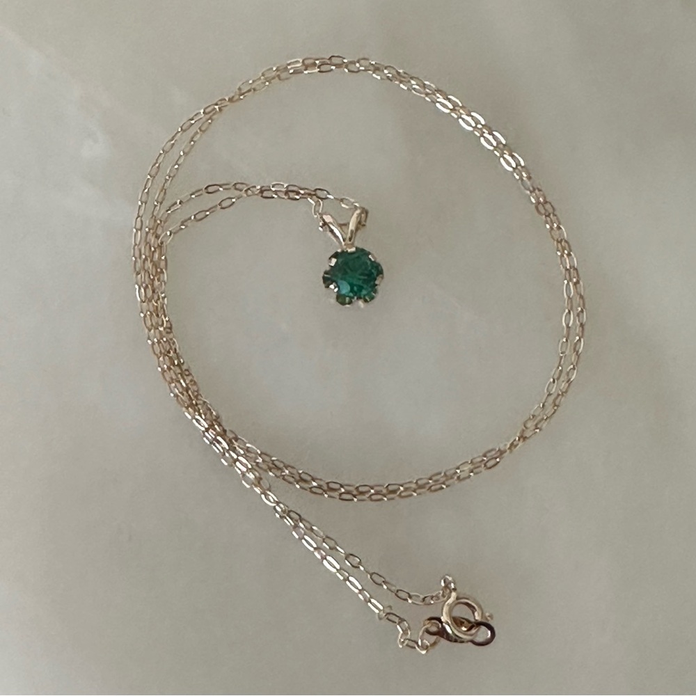 14k Solid Gold Emerald Green Solitaire Necklace - image 4
